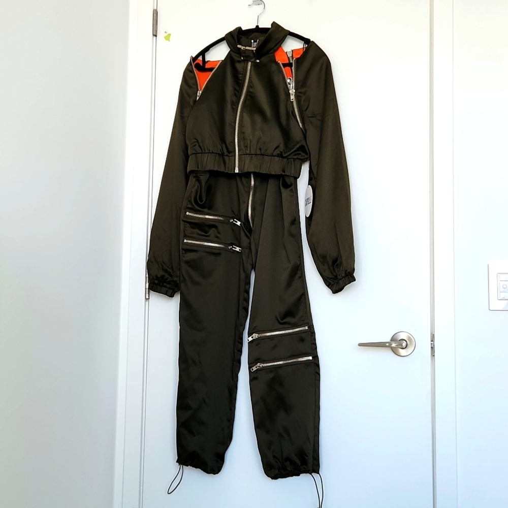 *BNWT* Zipper Cut Out Track Suit